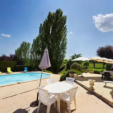 En Pierre Avec Piscine Cordes-ciel Feriehus *
